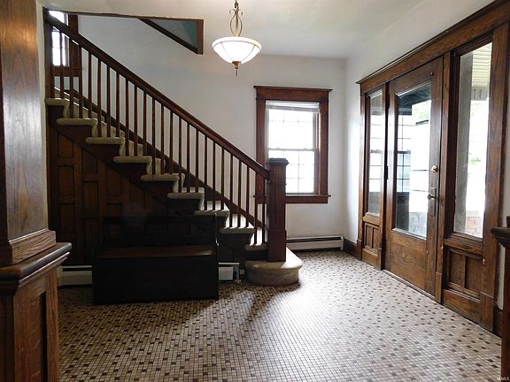 3rd image of 303 E Rochester St