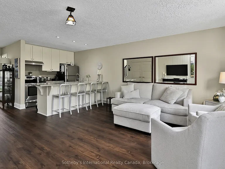 139 Lakeshore Rd E #10 — Photo 5