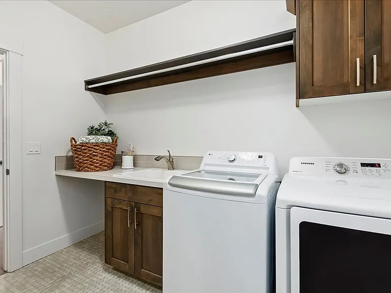 4831 S Colusa Ave — Photo 37