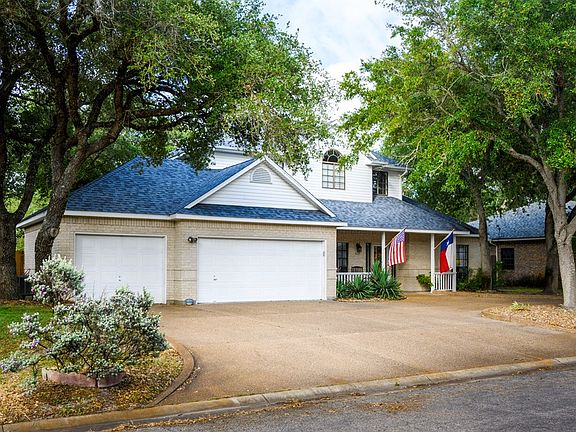 3rd image of 112 Royal Oaks Dr