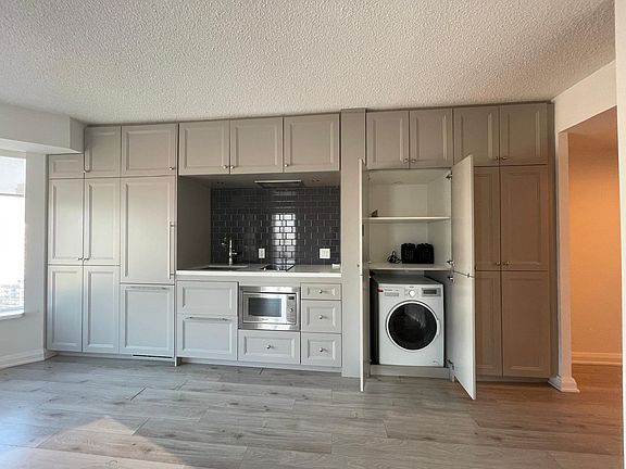4th image of 155 Yorkville Ave #2904