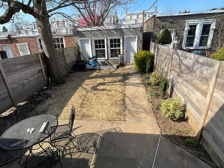 338 Rector St — Photo 18