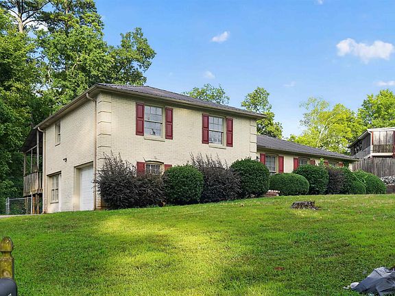 4th image of 949 Garrett Dr