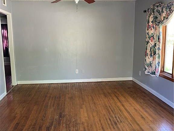 5th image of 8404 Greenwood Rd