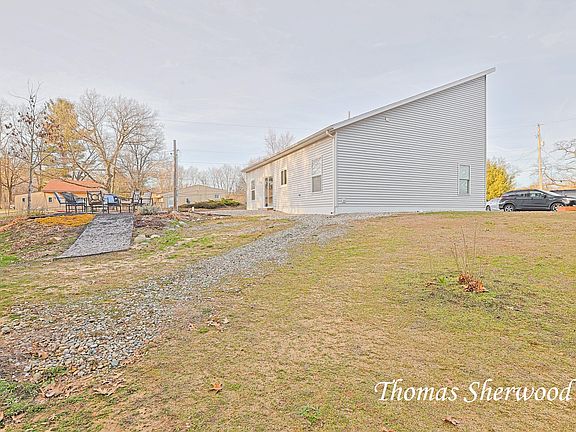 3rd image of 12315 Podunk Rd NE