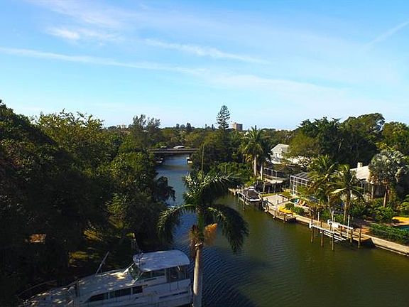 4th image of 3 Tropical Cir