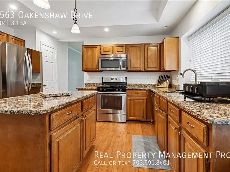 9563 Oakenshaw Dr — Photo 13