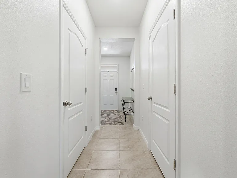 986 Lido Dr — Photo 2