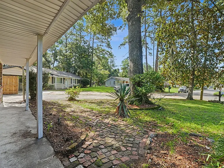 18 Silverstone Cir — Photo 5