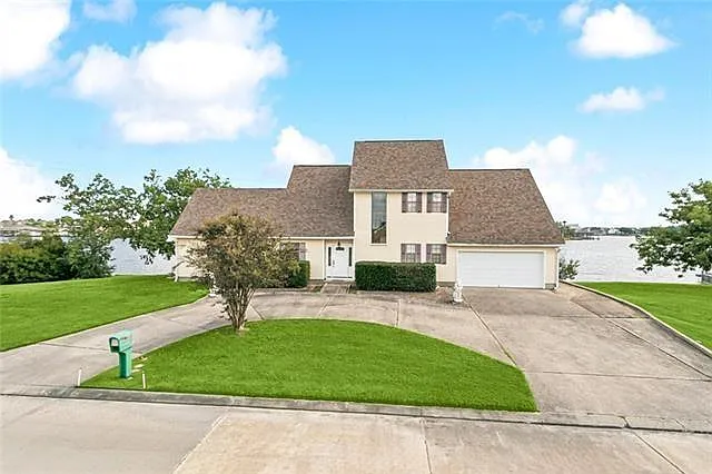 277 Moonraker Dr — Photo 2
