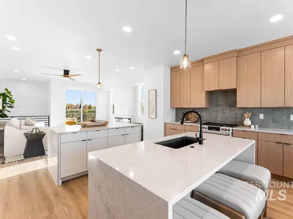 411 E Lombard Ln #The, Eagle, ID 83616