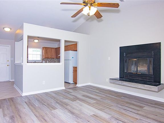 2nd image of 3925 Topaz Ln