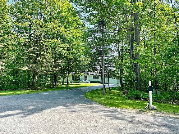3rd image of 323 Bolitho Dr