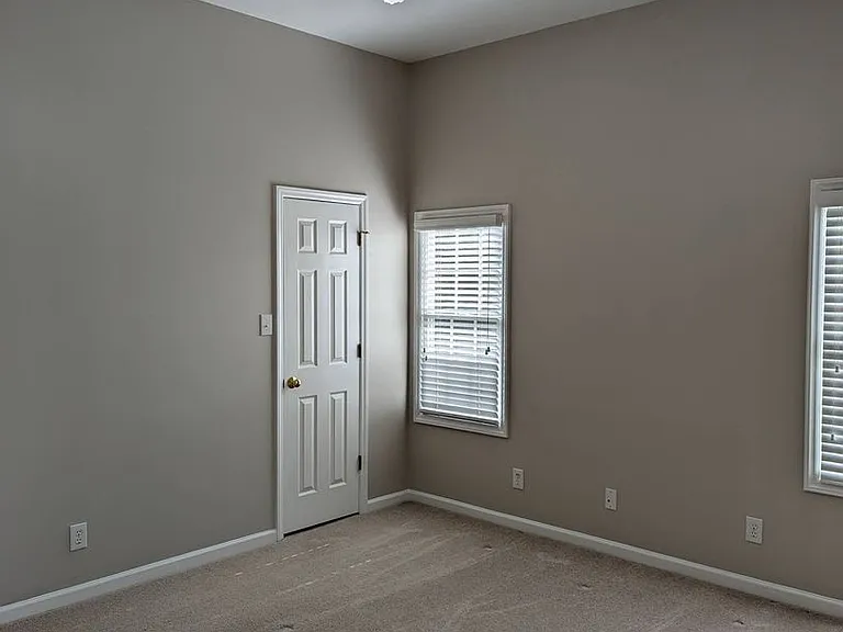 102 College Ave — Photo 7