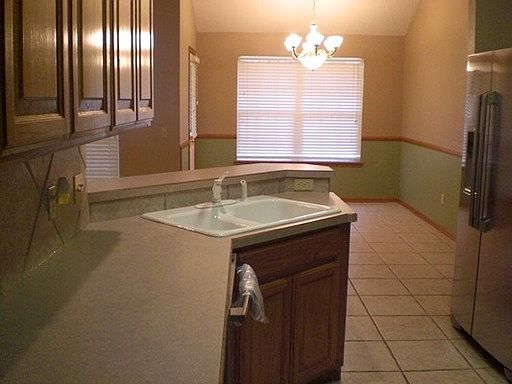 4th image of 1820 Broone Dr