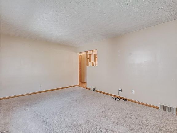 4th image of 866 Minota Ave