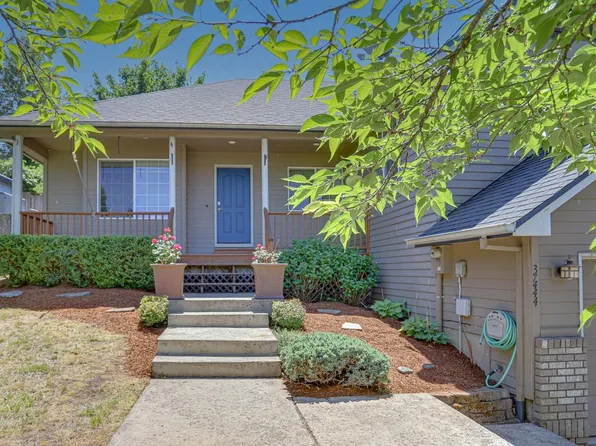 37444 Green Mountain St, Sandy, OR 97055