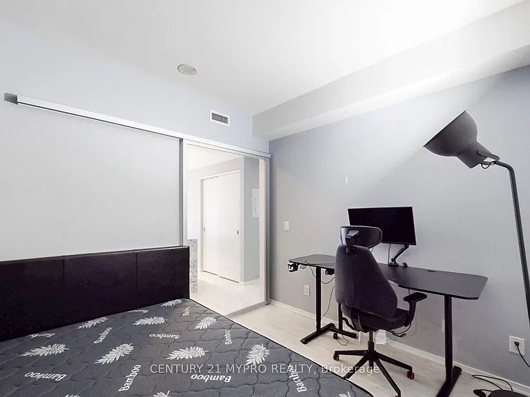 1 Bloor St E #5808 — Photo 10