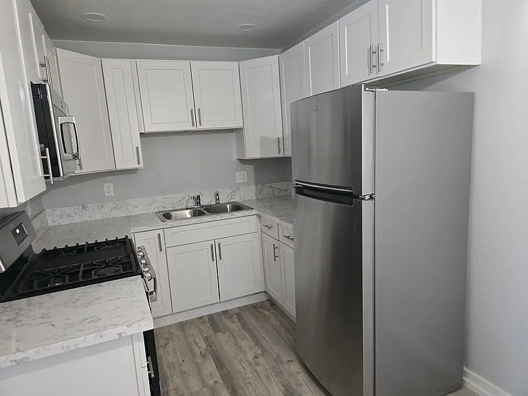 529 W Church Ave — Photo 12