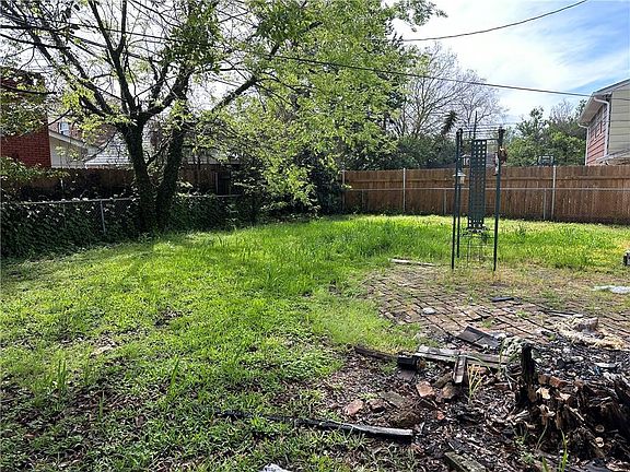 5th image of 2640 Comet St