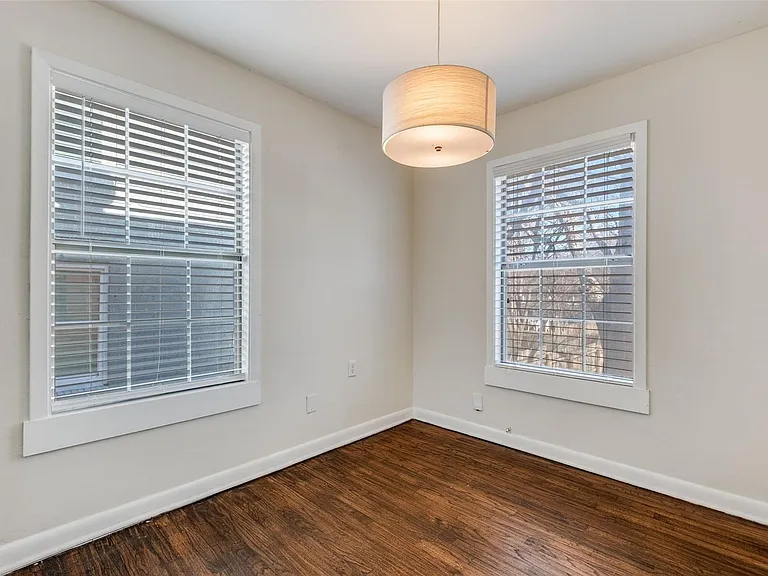 304 & 306 N Montreal Ave — Photo 5