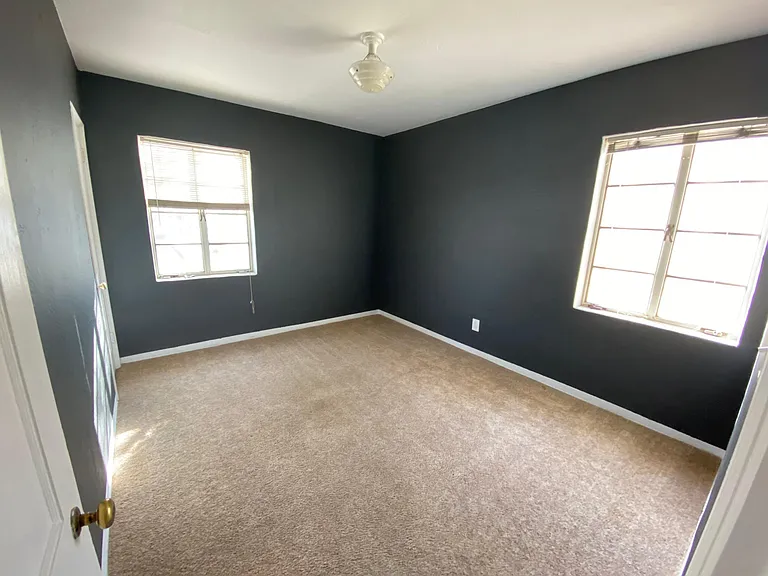 1019 E Waverly St — Photo 3