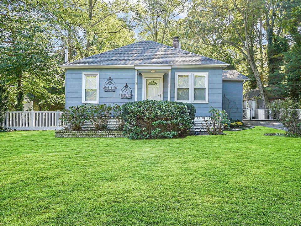1st image of 34 Alyssum Ave