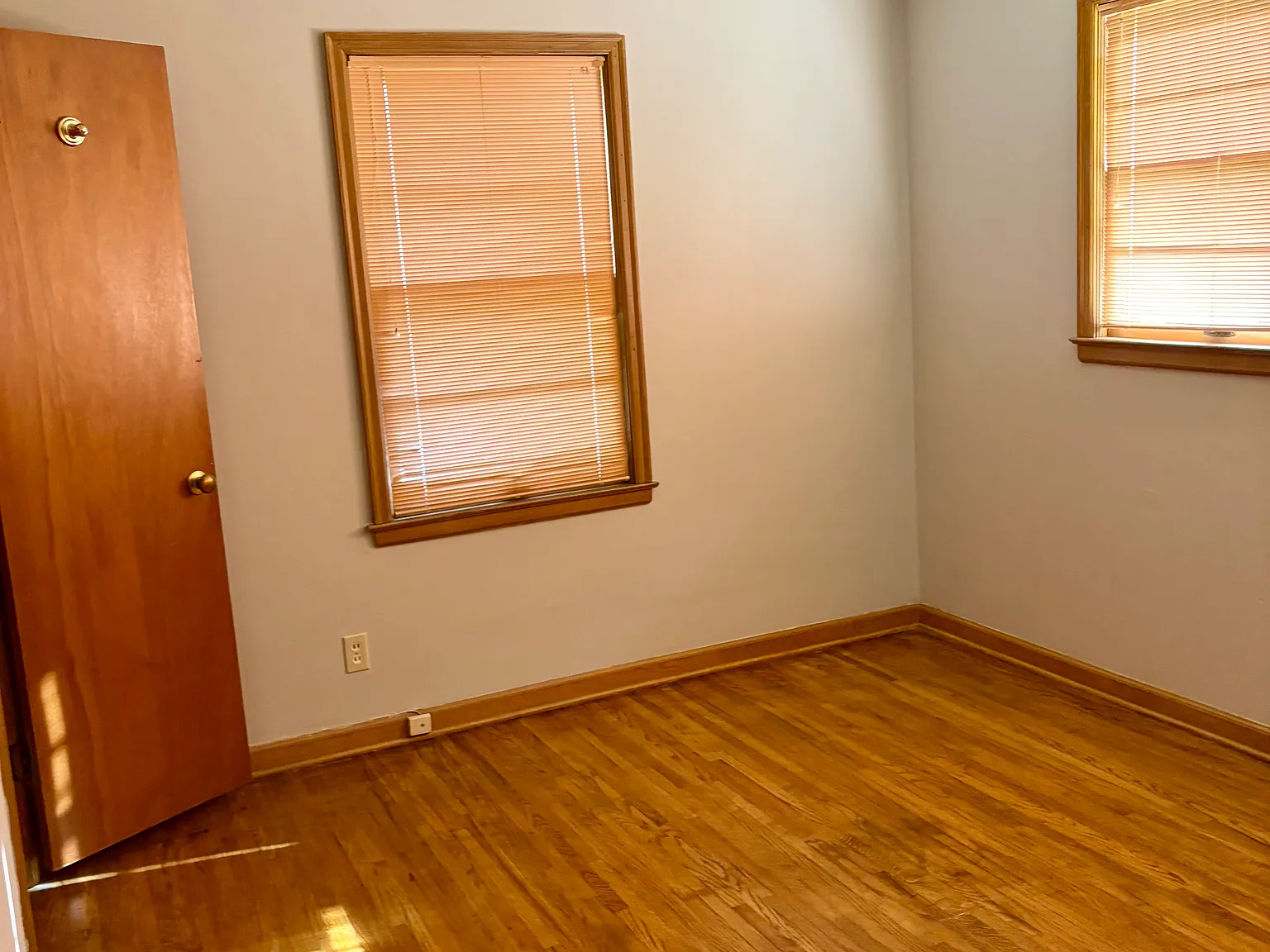 3 bed, 1000 sqft, $1,050 — Photo 3