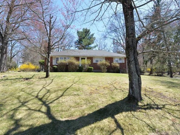 2 Augur Road, Airmont, NY 10901