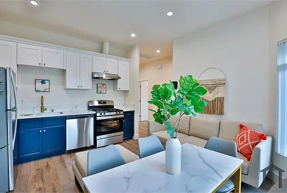 3 bed, 700 sqft, $3,550 — Photo 4