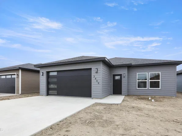3304 34th St W, Williston, ND 58801