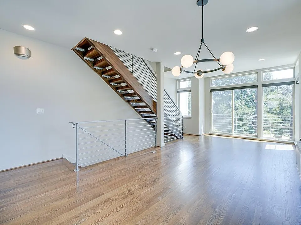 3835 Gilman Ave W