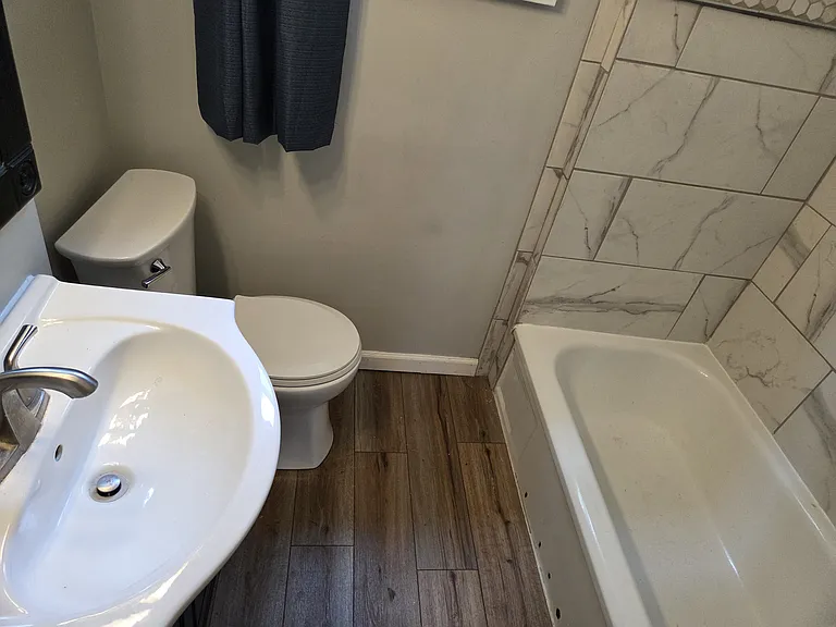 1430 Chestnut St — Photo 4
