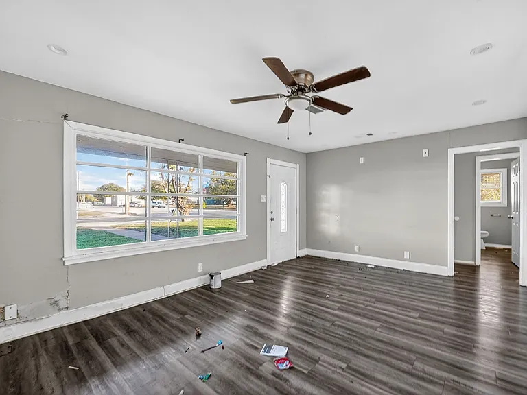 3901 Dakota Trl — Photo 5