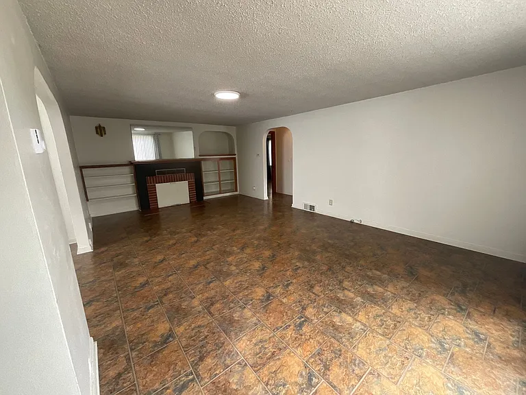 2084 Main St — Photo 2