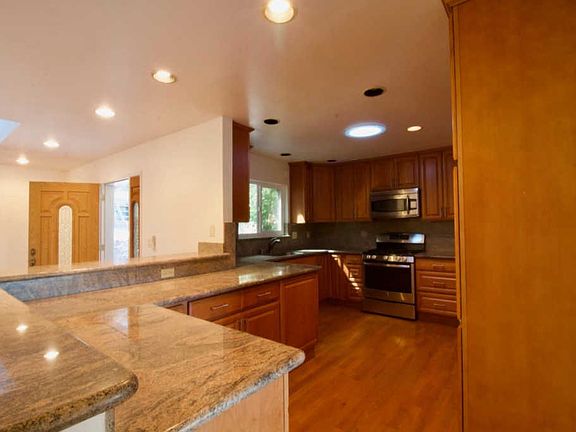 4th image of 1054 Whispering Pines Dr