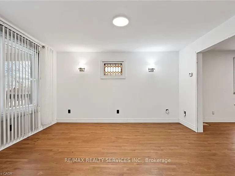 5292 Bridge St — Photo 5