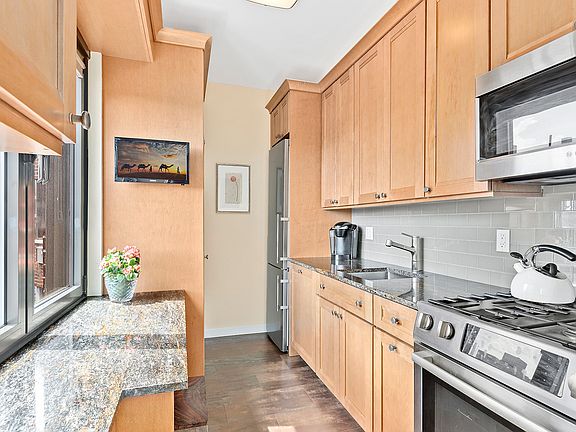 5th image of 80 E End Ave APT 20B
