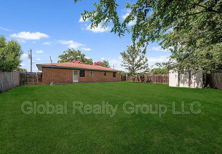 306 Meadow Dr — Photo 7