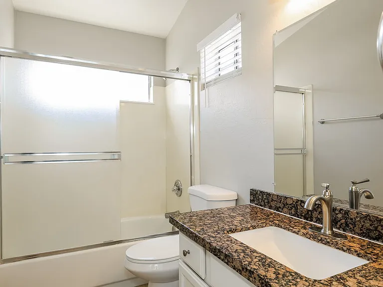2151 E Briarwood Ter — Photo 16