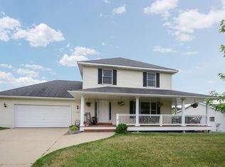 121 Timber Lane Ct, Cannon Falls, MN 55009