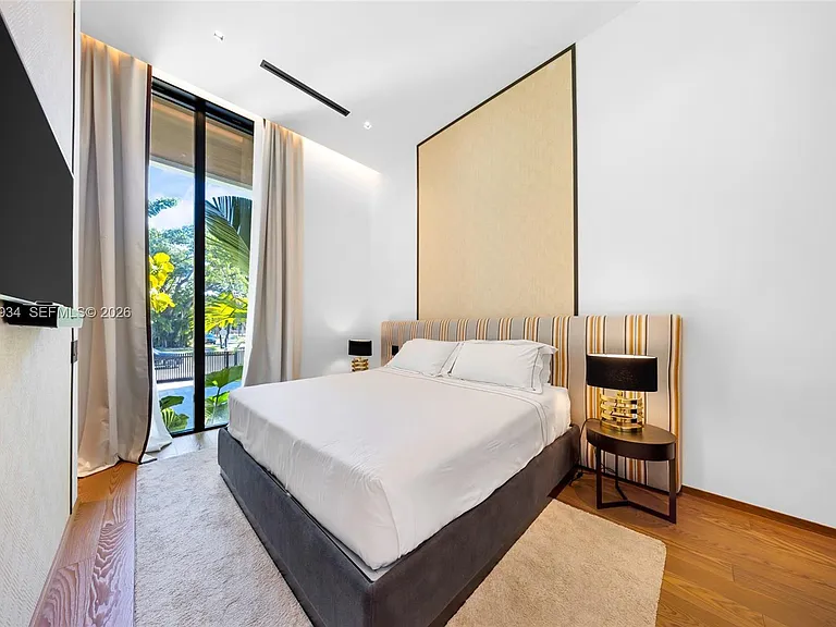 200 W Rivo Alto Dr — Photo 33