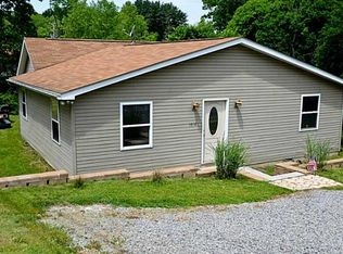 1627 Brodhead Rd, Coraopolis, PA 15108