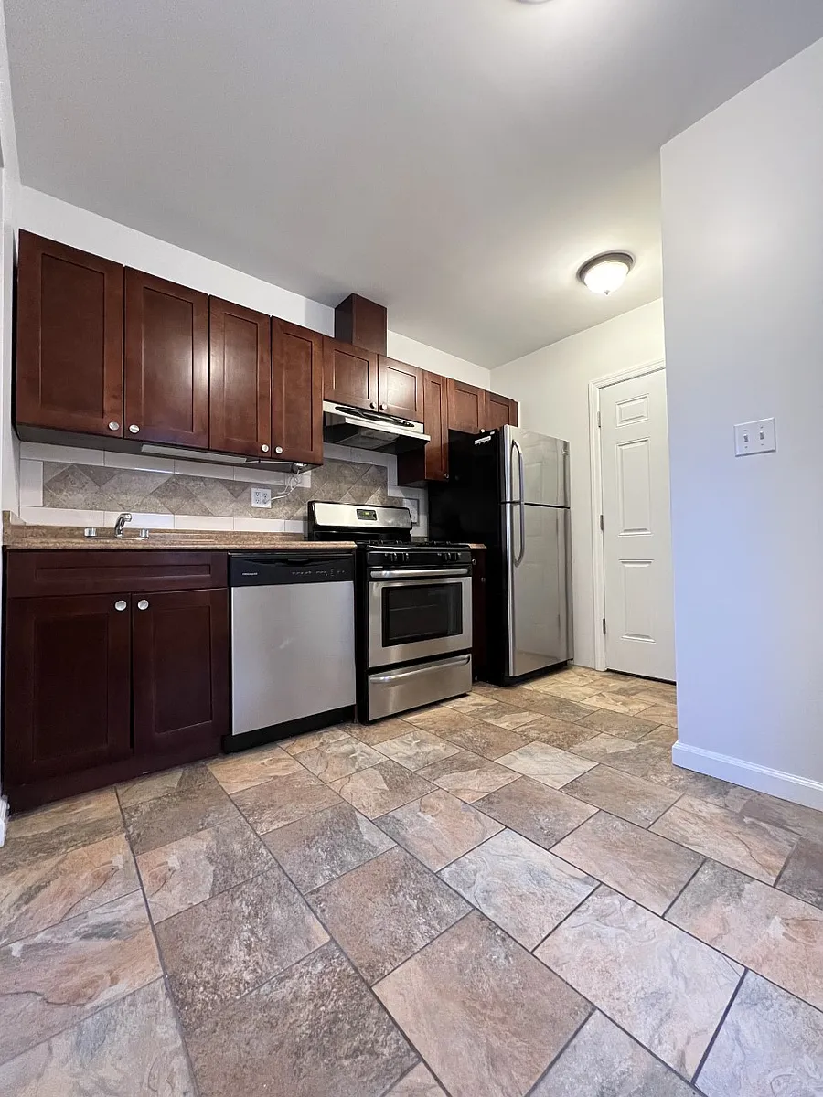 Building Photo - 4113 31st Ave #3