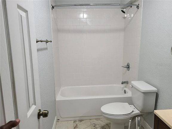 4th image of 107 E Gladys St