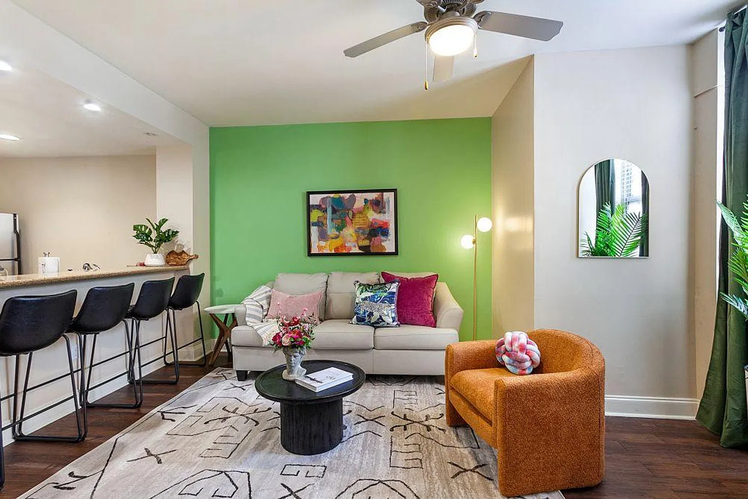 1 bed, 2.0 bath, 731 sqft, $4,504 — Photo 3