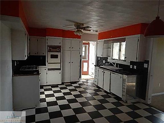 2nd image of 1640 N Cochran Ave