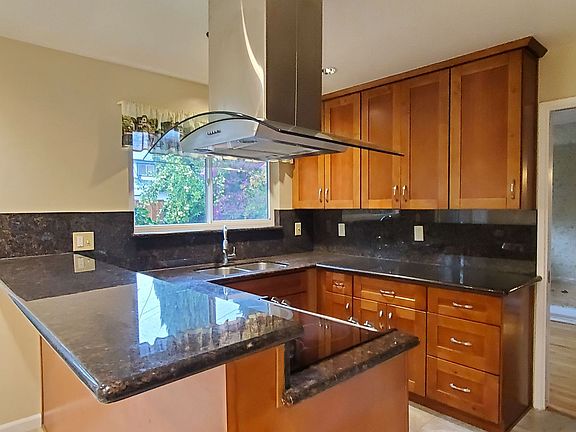 3rd image of 3253 Desertwood Ln