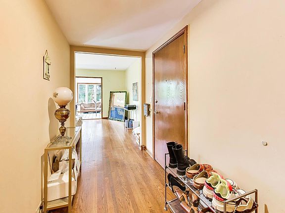 5th image of 935 W Ainslie St APT 2W