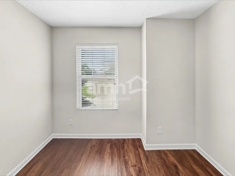 1316 Roxbury Ct — Photo 13